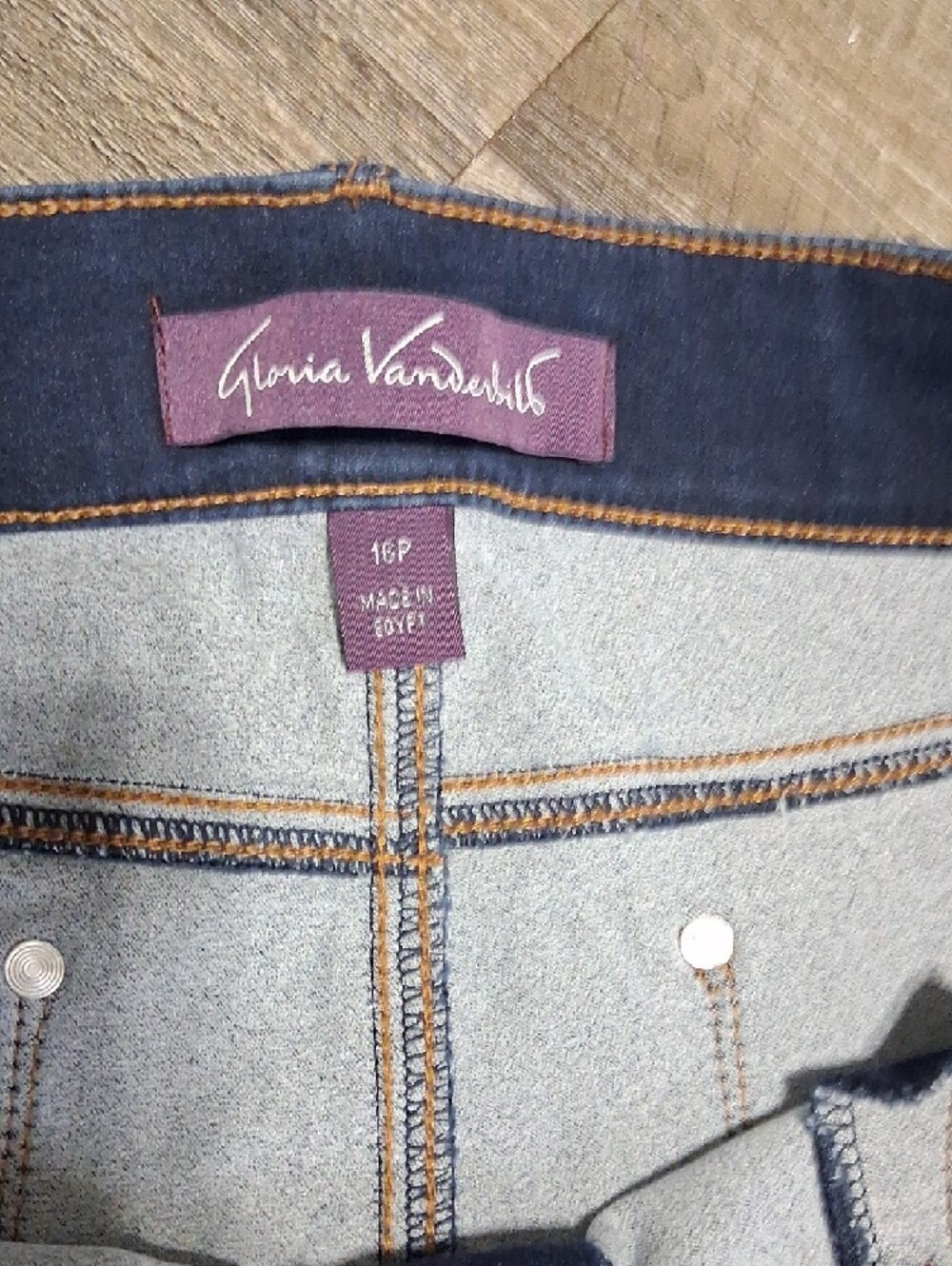 Gloria Vanderbilt Dark Blue Denim Valerie Skimmer Capri Shorts - Picture 2 of 5